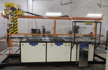 Máy làm sạch  sản phẩm  bằng công nghệ Ultrasonic